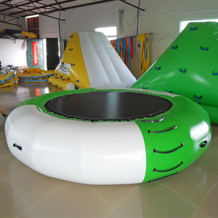 Trampoline de saut d'eau et de - Outdoor Furniture Factory avis et prix